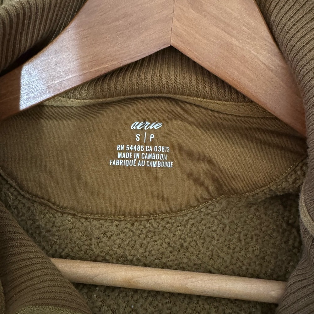 Women’s Aerie Dreams quarter zip Sherpa brown sand colored Size Small - Picture 4 of 6